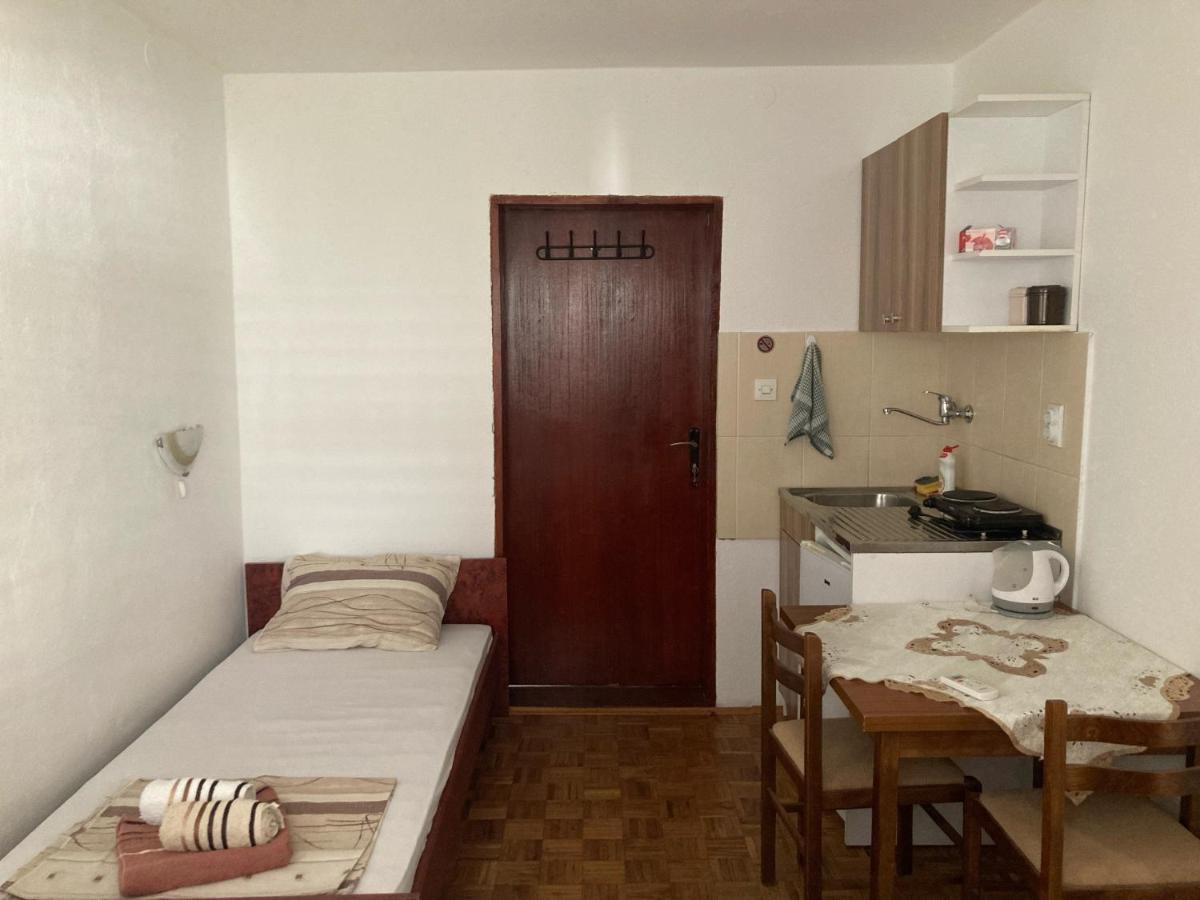 Apartments Aleksic Сутоморе Екстериор снимка